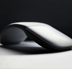 white-cordless-computer-mouse-on-white-surface.jpg white cordless computer mouse on white surface